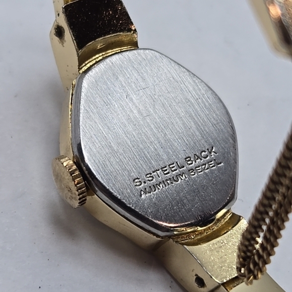 Womens Vintage 1965 Timex Cavatina Manual Watch Yellow Florentine Bangle Runs - Picture 11 of 11